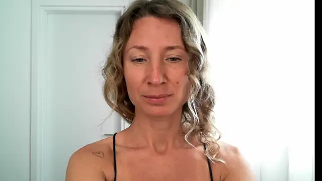 Snapshot of Paevoa chatting on 03-24-26, 09:58 Paevoa online show from 03-24-26, 09:58