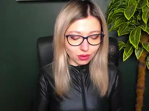 Snapshot of loveHeidi chatting on 01-19-26, 07:23 loveHeidi online show from 01-19-26, 07:23