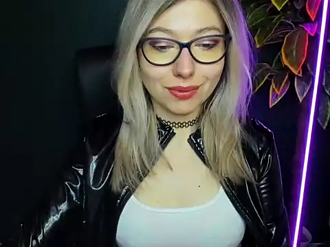 Snapshot of loveHeidi chatting on 02-03-26, 05:27 loveHeidi online show from 02-03-26, 05:27