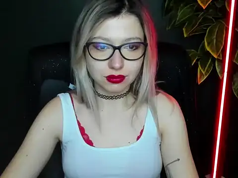 Snapshot of loveHeidi chatting on 02-11-26, 05:23 loveHeidi online show from 02-11-26, 05:23