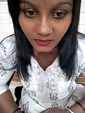 Snapshot of Rashmi_Pathak chatting on 11-11-25, 11:10 Rashmi Pathak online show from 11-11-25, 11:10