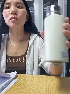 Snapshot of xiaonan- chatting on 09-19-25, 12:34 xiaonan- online show from 09-19-25, 12:34