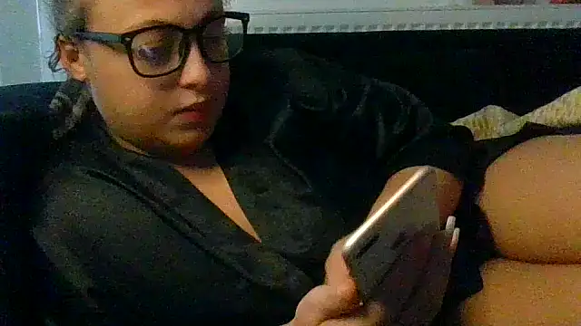 Snapshot of Welsh_Maya19X chatting on 10-17-25, 12:30 Welsh Maya19X online show from 10-17-25, 12:30