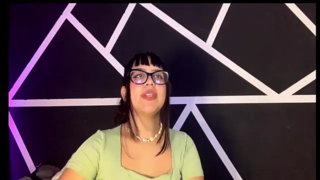 Snapshot of Melody_dreams chatting on 09-30-25, 05:01 Melody dreams online show from 09-30-25, 05:01