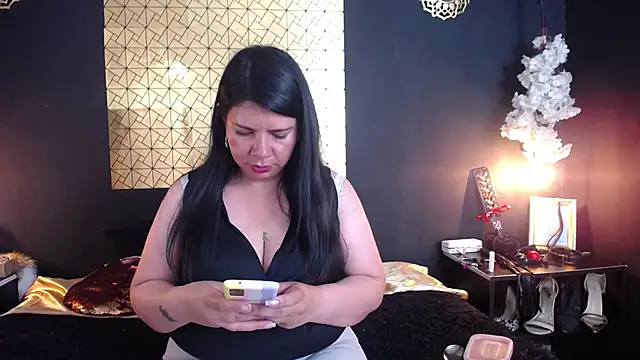Snapshot of kinky_momm chatting on 05-08-26, 06:46 kinky momm online show from 05-08-26, 06:46
