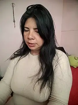 Snapshot of kinky_momm chatting on 05-23-26, 04:44 kinky momm online show from 05-23-26, 04:44
