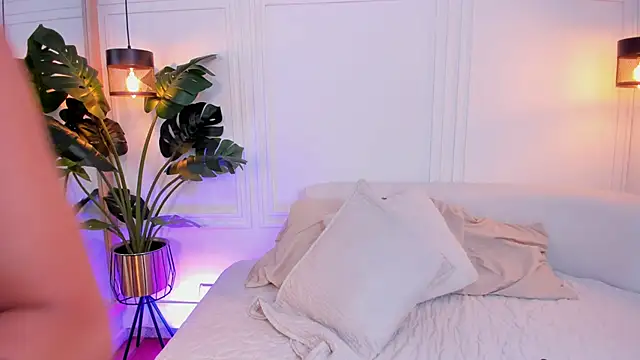 Dafne Hillss online show from 10-28-25, 12:30