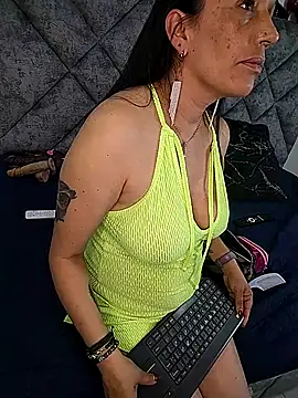 Shantey Laurent online show from 02-12-26, 02:45