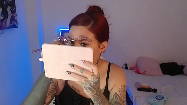 Snapshot of Maddy_Vicius19 chatting on 10-15-25, 08:31 Maddy Vicius19 online show from 10-15-25, 08:31