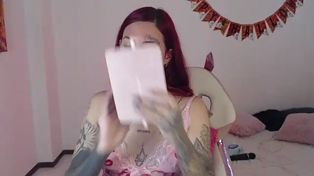 Snapshot of Maddy_Vicius19 chatting on 10-19-25, 08:42 Maddy Vicius19 online show from 10-19-25, 08:42