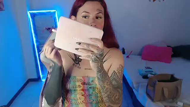 Snapshot of Maddy_Vicius19 chatting on 10-22-25, 08:52 Maddy Vicius19 online show from 10-22-25, 08:52