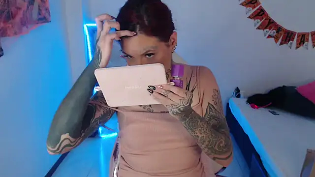 Snapshot of Maddy_Vicius19 chatting on 10-24-25, 09:00 Maddy Vicius19 online show from 10-24-25, 09:00