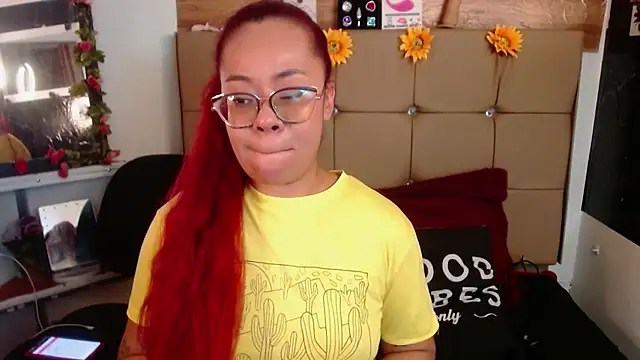 Snapshot of MIA__SPENCER chatting on 11-06-25, 09:05 MIA SPENCER online show from 11-06-25, 09:05