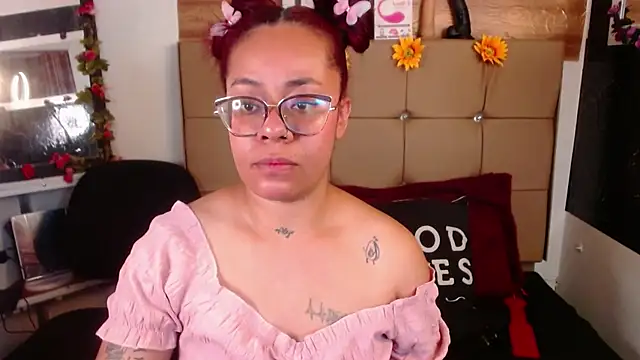 Snapshot of MIA__SPENCER chatting on 11-19-25, 06:30 MIA SPENCER online show from 11-19-25, 06:30