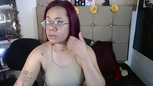 Snapshot of MIA__SPENCER chatting on 11-21-25, 09:02 MIA SPENCER online show from 11-21-25, 09:02