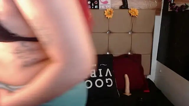 Snapshot of MIA__SPENCER chatting on 11-27-25, 08:22 MIA SPENCER online show from 11-27-25, 08:22