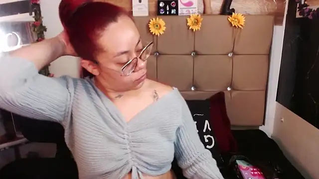 Snapshot of MIA__SPENCER chatting on 01-10-26, 05:04 MIA SPENCER online show from 01-10-26, 05:04