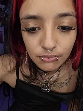 carolinerue online show from 04-21-26, 01:07