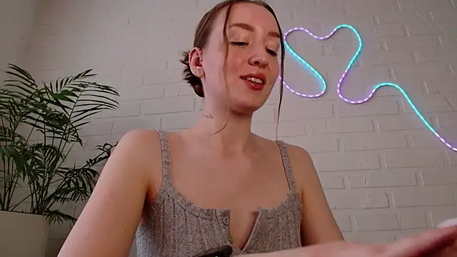 WhitePrincessLuna online show from 04-12-26, 12:10