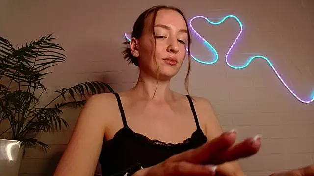 WhitePrincessLuna online show from 04-19-26, 06:10