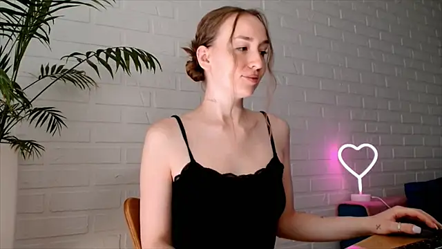 WhitePrincessLuna online show from 07-19-26, 11:58