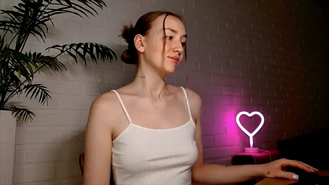 WhitePrincessLuna online show from 07-20-26, 12:07