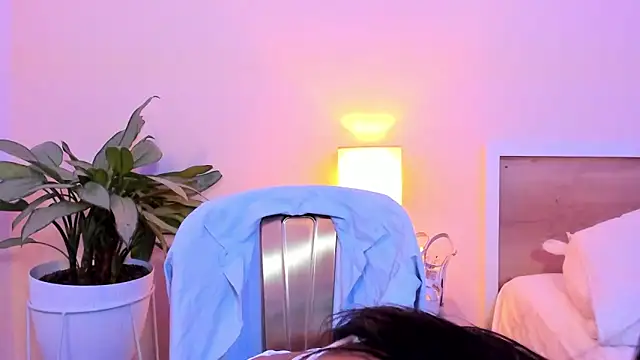 Snapshot of Antonella_Barone chatting on 09-19-25, 02:40 Antonella Barone online show from 09-19-25, 02:40