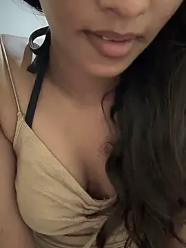 Snapshot of Drive_girl chatting on 10-10-25, 05:45 Drive girl online show from 10-10-25, 05:45