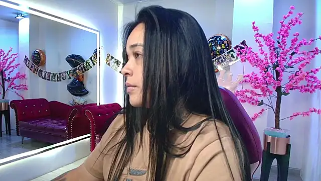 Snapshot of Black_roseee chatting on 10-28-25, 03:43 Black roseee online show from 10-28-25, 03:43