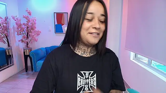 Snapshot of Black_roseee chatting on 12-01-25, 07:41 Black roseee online show from 12-01-25, 07:41