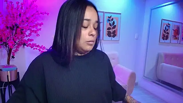 Snapshot of Black_roseee chatting on 12-03-25, 03:47 Black roseee online show from 12-03-25, 03:47