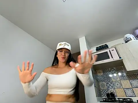 gaby wild fire online show from 10-11-25, 05:33