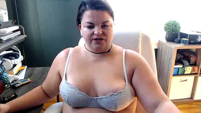 PlayWithBrittany online show from 09-28-25, 03:50