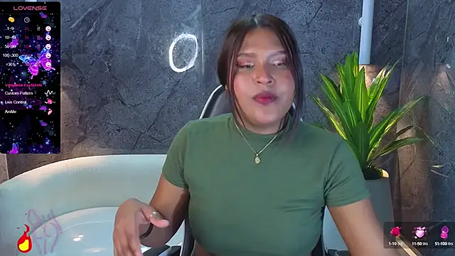 Snapshot of naomi_tp chatting on 09-19-25, 07:47 naomi tp online show from 09-19-25, 07:47