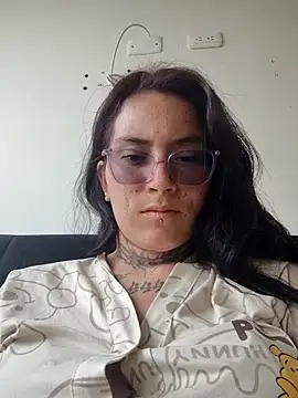 iriss cardenas online show from 12-16-25, 05:18