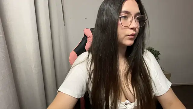 Snapshot of valentinauwu chatting on 02-23-26, 12:52 valentinauwu online show from 02-23-26, 12:52