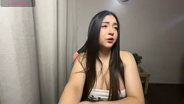 Snapshot of valentinauwu chatting on 02-27-26, 02:00 valentinauwu online show from 02-27-26, 02:00