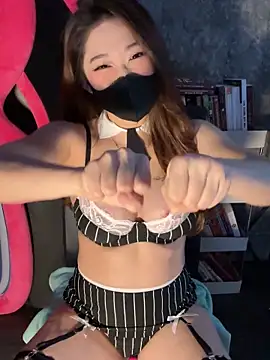 Snapshot of vy_nguyen99 chatting on 09-19-25, 05:53 vy nguyen99 online show from 09-19-25, 05:53