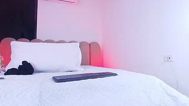 abbyrouss  online show from 11-19-25, 03:06