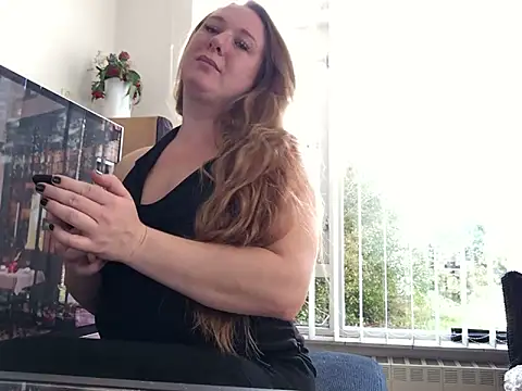 Snapshot of MazySunny chatting on 10-10-25, 08:13 MazySunny online show from 10-10-25, 08:13