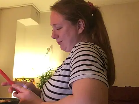 Snapshot of MazySunny chatting on 10-31-25, 09:05 MazySunny online show from 10-31-25, 09:05