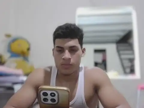 Snapshot of luislp05 chatting on 07-15-26, 03:56 luislp05 online show from 07-15-26, 03:56