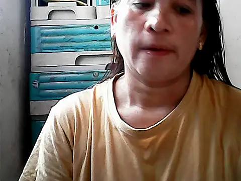 Snapshot of yoursPinayMama1682 chatting on 11-25-25, 12:21 yoursPinayMama1682 online show from 11-25-25, 12:21