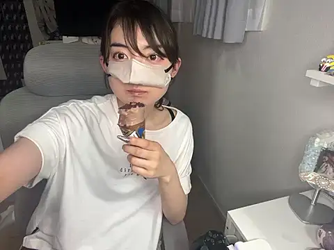 Snapshot of naginagisan chatting on 06-15-26, 12:07 naginagisan online show from 06-15-26, 12:07