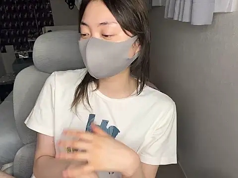 Snapshot of naginagisan chatting on 06-18-26, 01:15 naginagisan online show from 06-18-26, 01:15