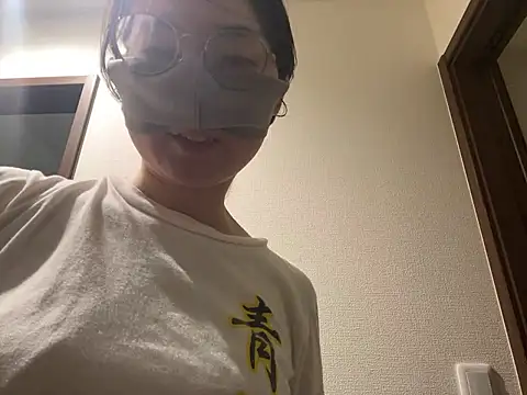 Snapshot of naginagisan chatting on 07-16-26, 12:00 naginagisan online show from 07-16-26, 12:00