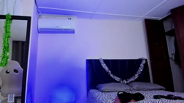 Snapshot of cassian_gold chatting on 12-21-25, 05:25 cassian gold online show from 12-21-25, 05:25