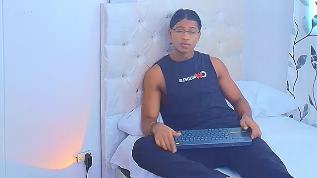 Snapshot of cassian_gold chatting on 06-22-26, 06:38 cassian gold online show from 06-22-26, 06:38