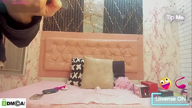 Snapshot of Caroline_daring chatting on 01-13-26, 01:38 Caroline daring online show from 01-13-26, 01:38