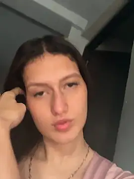 Caroline daring online show from 03-28-26, 08:52